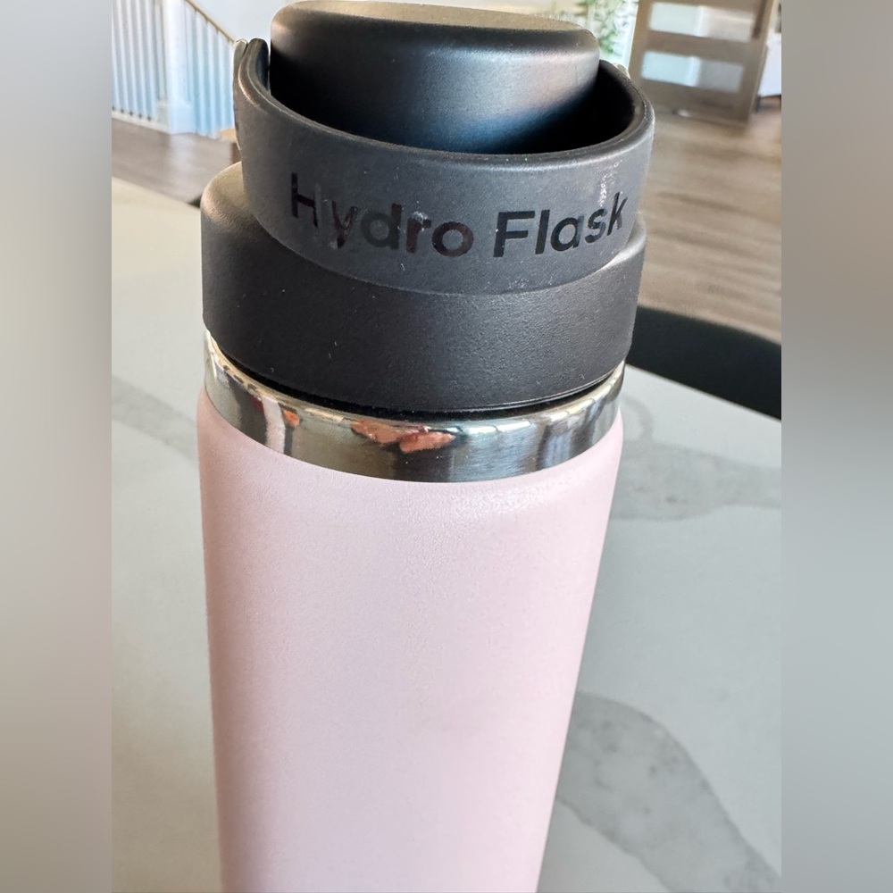 Hydro Flask Light Pink Bottle Black Lid. Insulated stainless steel 24 oz NWOT - Picture 6 of 11